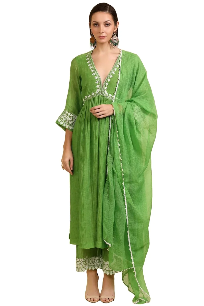 جو سريكي كورتا مطرز بمزيج أناركالي من GoSriKi مع بنطال ودوباتا (Niket Green-VKS01-GS_XXL_Green_XX-Large)